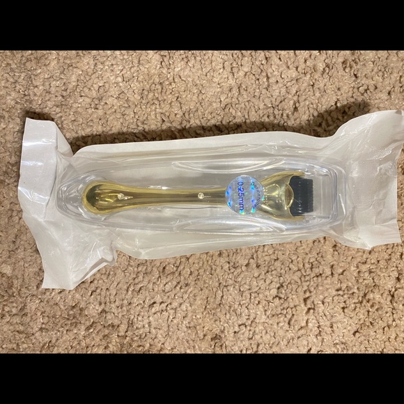 0.25mm Derma Roller in Gold - Picture 1 of 2